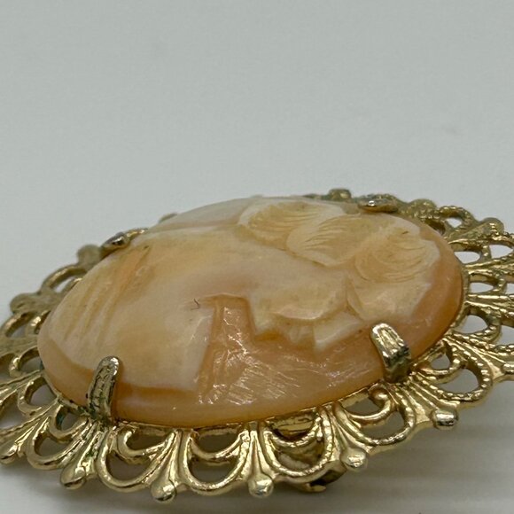 Coro Shell Cameo Brooch Gold-Tone Oval 1.5 Inches 1950s Vintage Jewelry - Picture 6 of 16